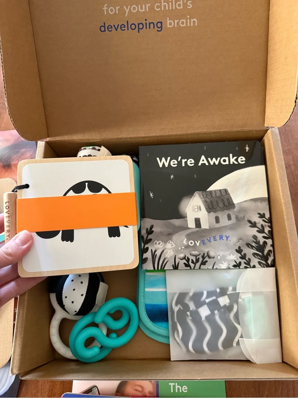 Lovevery The Looker Play Kit 0-2 Months w/ We’re Awake Bonus Book New in Box